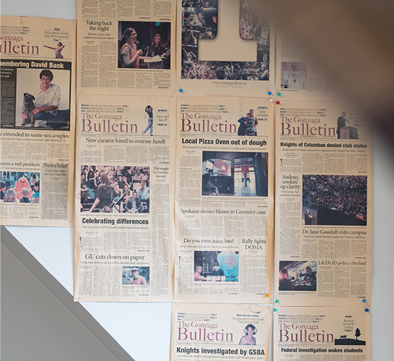 Kristin Deasy frente a la Gran Muralla China